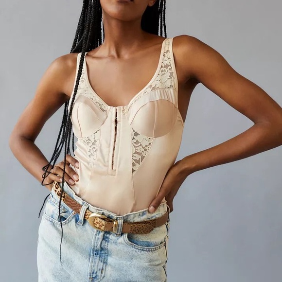 UO Satin & Lace Bodysuit - Picture 5 of 6